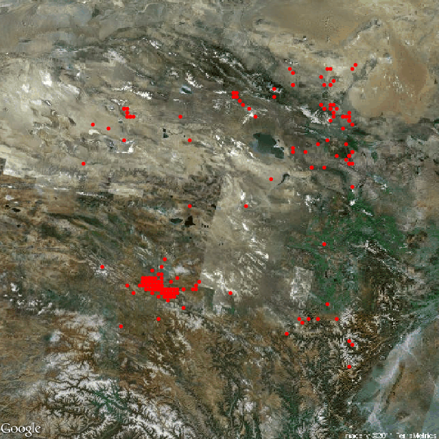 在卫星地图上标记地震发生的地点和震级：左图仅标记地点，右图用圆圈大小代表震级大小。